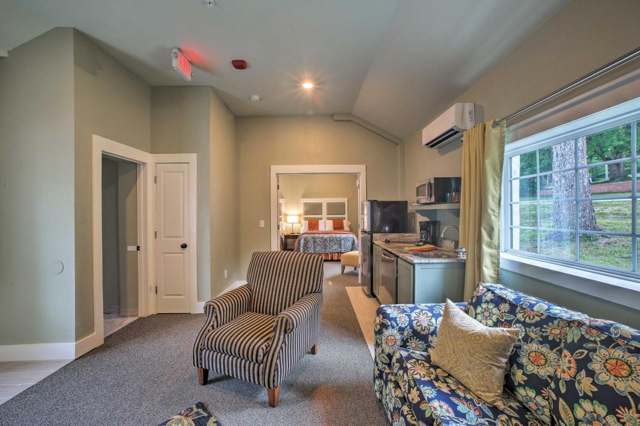 Downtown Branson Cottage With Pool Access! المظهر الخارجي الصورة