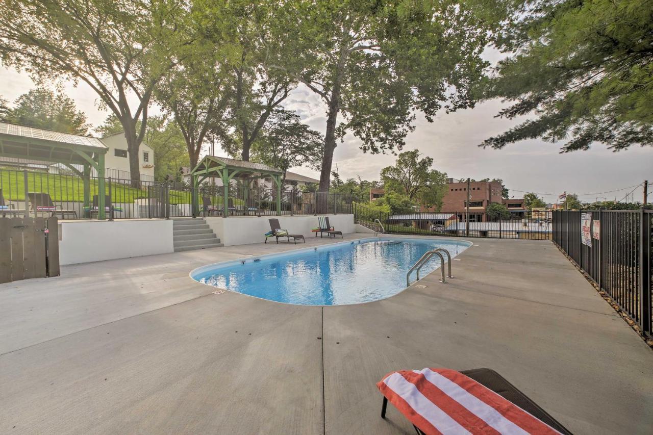 Downtown Branson Cottage With Pool Access! المظهر الخارجي الصورة